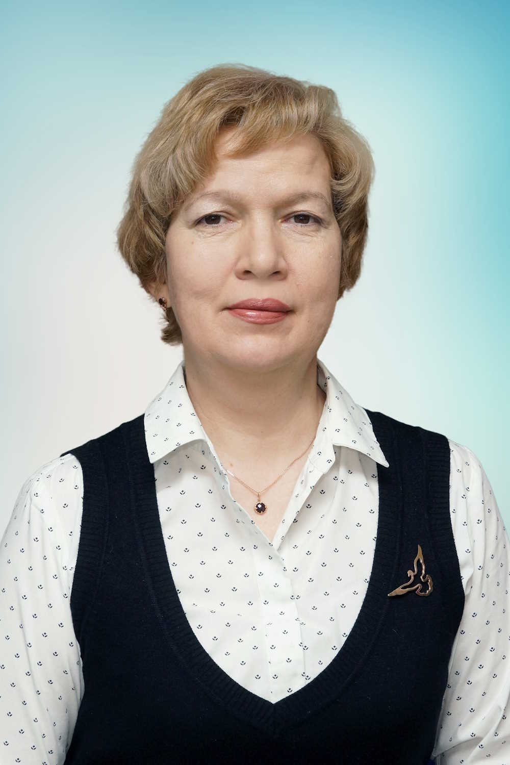 Педагог дополнительного образования по изобразительной деятельности Сейфуллина Флорида Рауфовна.